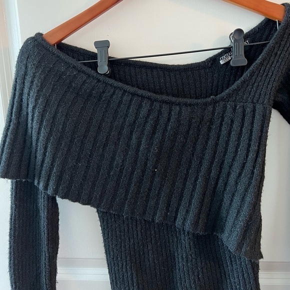 Central Park West Bailey Off The Shoulder Sweater - Picture 5 of 16
